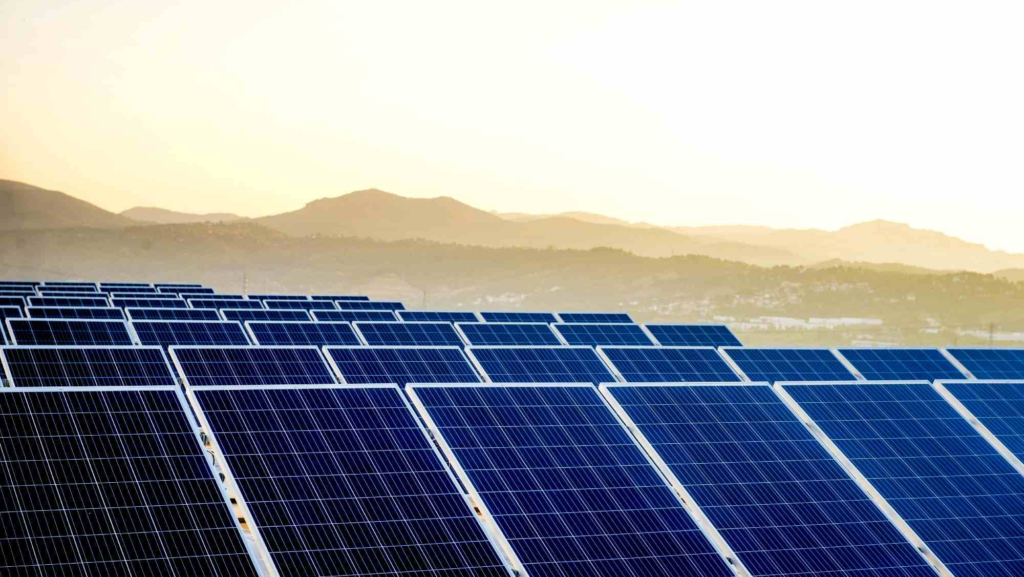 Con una innovadora tecnología australiana, 110.000 italianos reciben electricidad renovable y gratuita desde un parque fotovoltaico situado en Murcia