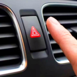La DGT confirma que pulsar este botón antes de detener el coche no te protege: la multa puede alcanzar los 200 euros
