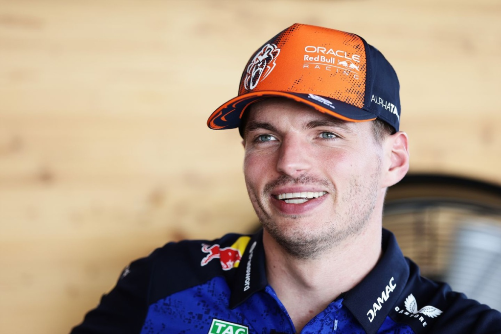 Por qué Verstappen se echó a reír cuando probó Silverstone en el simulador #F1 #FVDigital