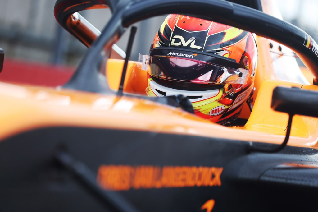 La historia detrás del fichaje del joven talento belga de McLaren por Verstappen #F1 #FVDigital