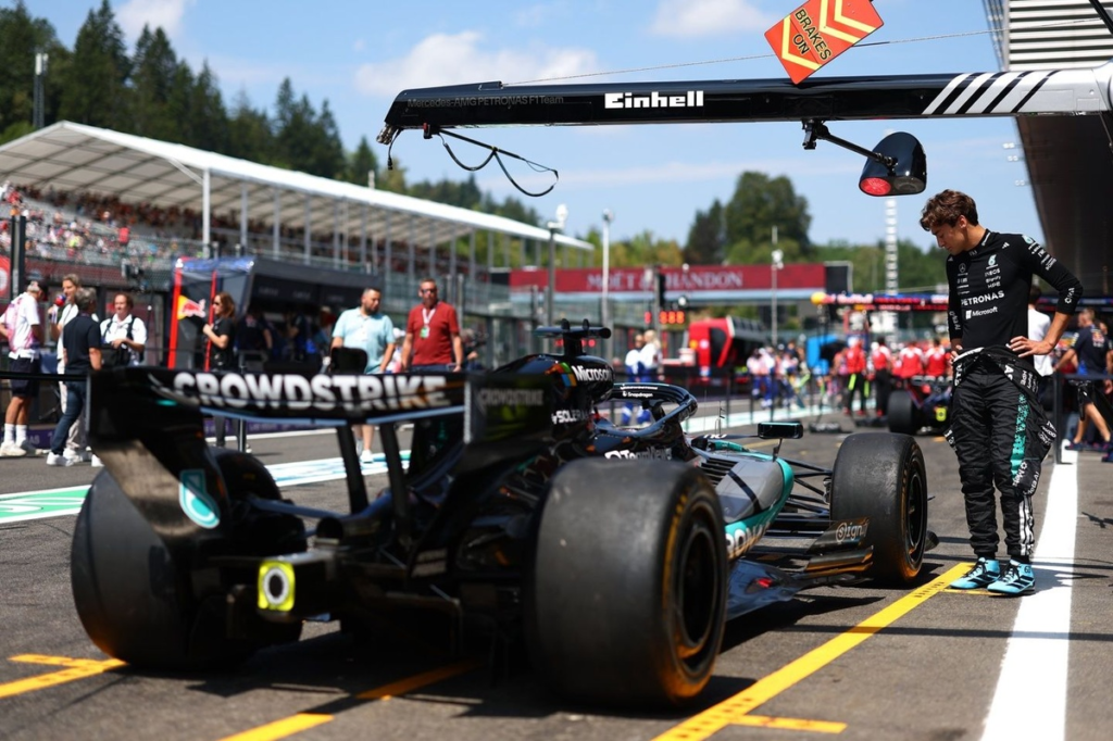 Russell revela un problema en su Mercedes que le cuesta hasta 6 décimas en las rectas #F1 #FVDigital