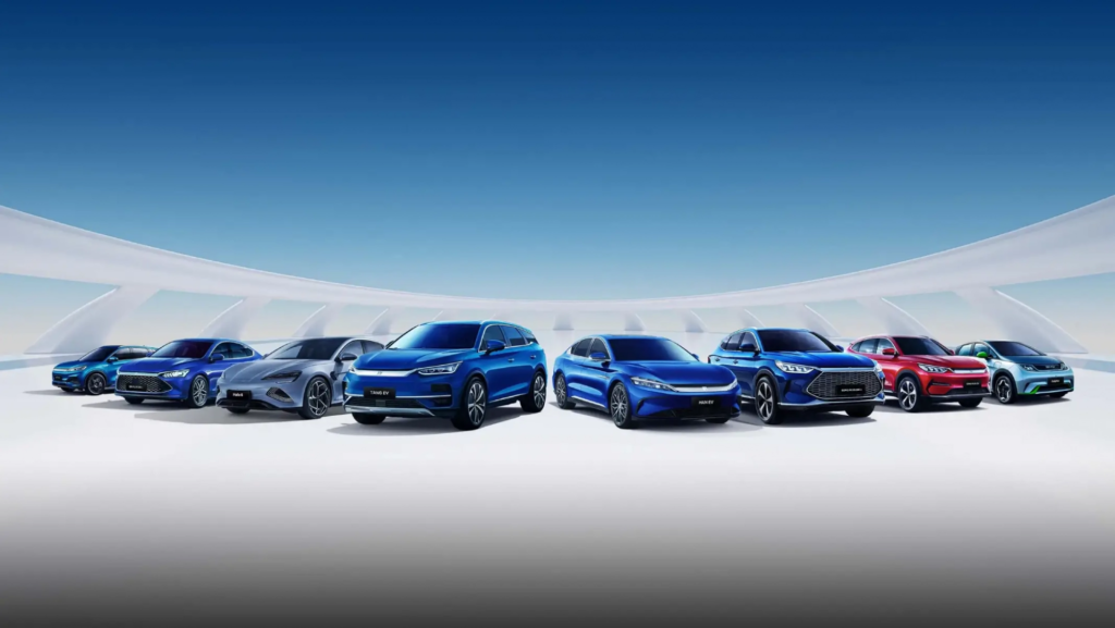 BYD tiene una hoja de ruta para destronar a Toyota: de fabricar baterías para móviles a aspirar a ser la marca más vendida del mundo con sus coches eléctricos