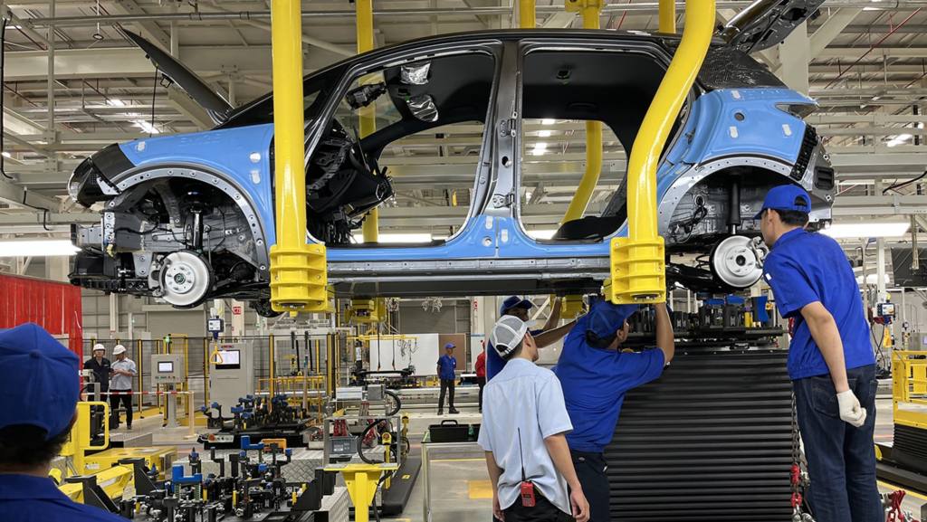 Otros sufren para sobrevivir, pero BYD busca 9.000 trabajadores nuevos para su ofensiva mundial