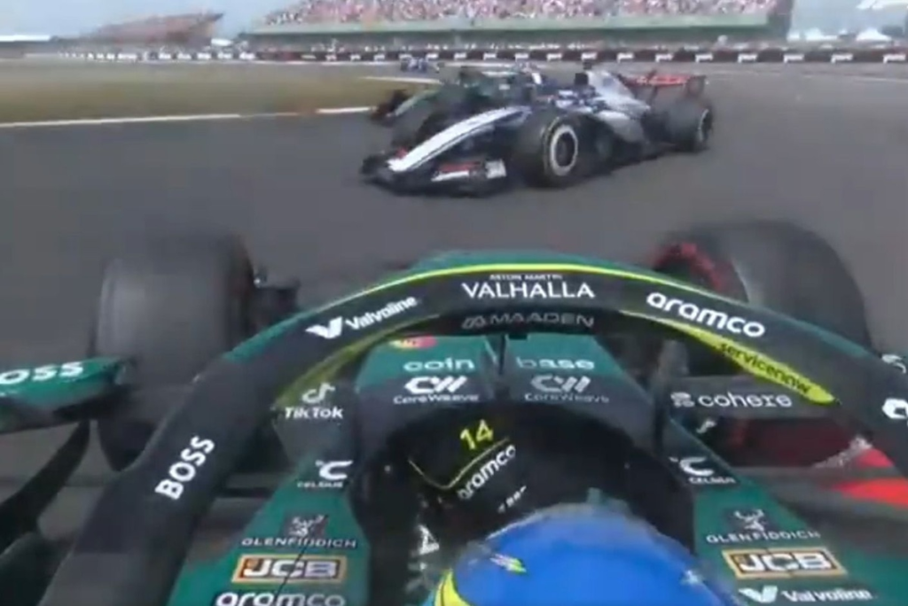 Vídeo: así fue el toque de Pérez que hizo trompear a Alonso en Silverstone #F1 #FVDigital