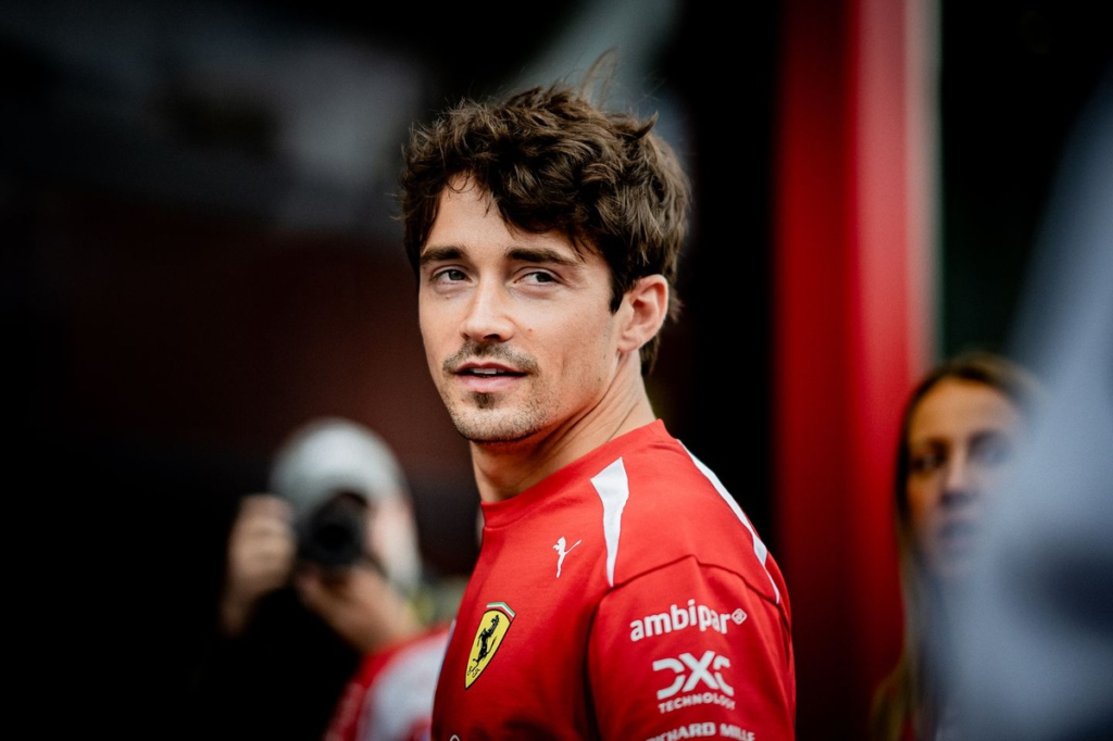 Por qué Ferrari debería “dejar en paz” a Leclerc en su batalla con Hamilton, según Szafnauer #F1 #FVDigital