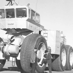Para mover este monstruo de 174 m hacían falta 6 tripulantes y 4 turbinas de gas de 1.170 CV que alimentaban motores eléctricos en rueda