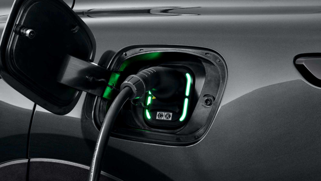 Un estudio con más de 78.000 conductores lo confirma: los coches eléctricos hacen más felices a sus propietarios que los de gasolina y diésel