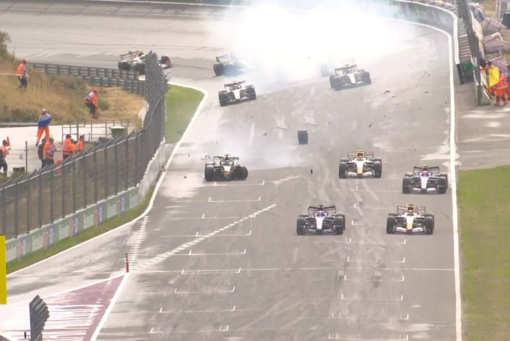 Vídeo: bandera roja tras fuerte accidente de Verstappen al inicio de la carrera #F1 #FVDigital