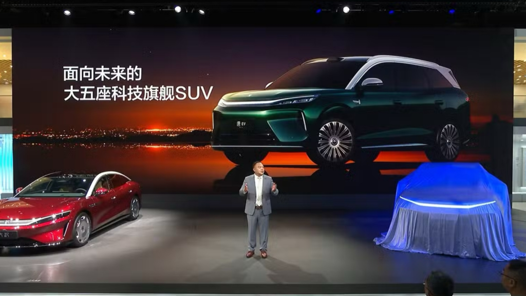 10 años de vida y 3 generaciones: BYD anuncia la llegada de un nuevo Tang con 850 km de autonomía y carga en 5 minutos