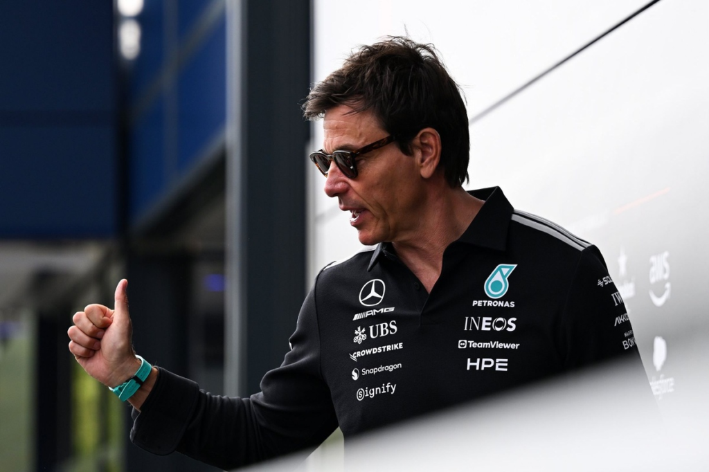 Wolff bromea sobre el contrato de Verstappen con Red Bull… y Mercedes #F1 #FVDigital