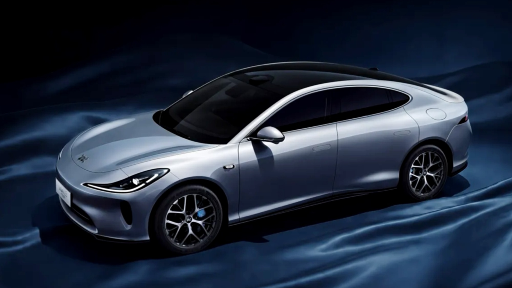 El coche eléctrico chino inspirado en Lady Di: así es el IM Motors L6, entre la tencología y la alta costura del diseñador Jimmy Choo