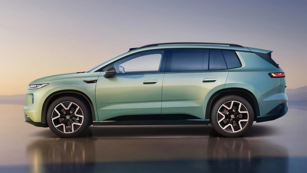 4,8 metros, 660 km de autonomía y cuesta 17.400€: Volkswagen presenta su nuevo SUV eléctrico con cara de futuro 'ID. Tiguan'