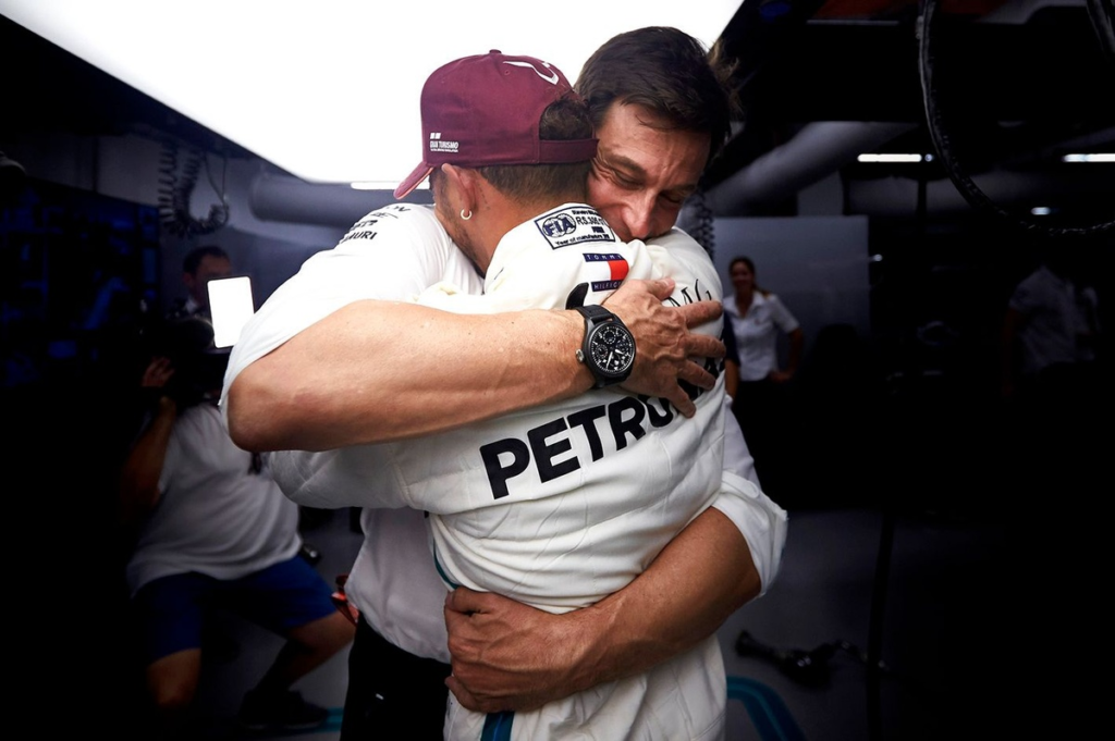 Toto Wolff cuenta la anécdota de Lauda detrás de la mítica pole de Hamilton en Singapur 2018 #F1 #FVDigital