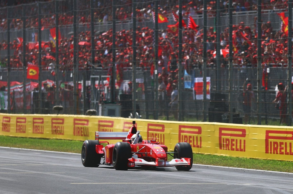 Vídeo F1 | Emotivo homenaje de Vettel a Schumacher con el Ferrari F2002: “Le sentí mucho” #F1 #FVDigital