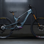 Esta marca fabrica la bicicleta con el sistema de suspensión trasero más 'extraño' del mercado, al que une el motor más de moda de este verano