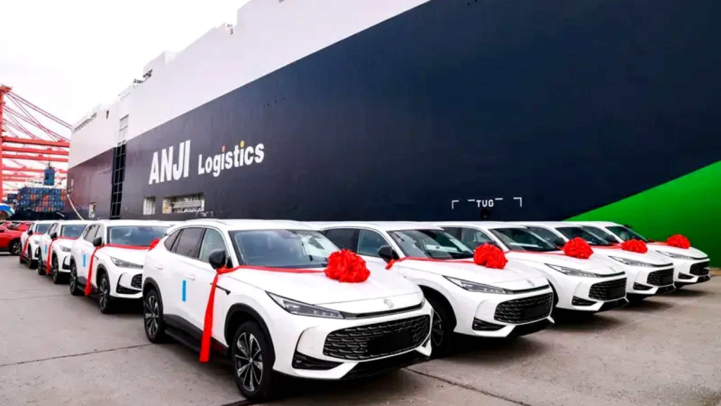 China ata en corto a sus marcas de coches eléctricos: quiere evitar una guerra de precios internacional como la ocurrida en el país