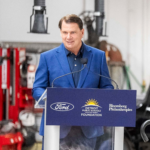 "Hemos hecho más por la industria que cualquier otra empresa": Jim Farley, CEO de Ford, responde a las críticas por sus acuerdos con China