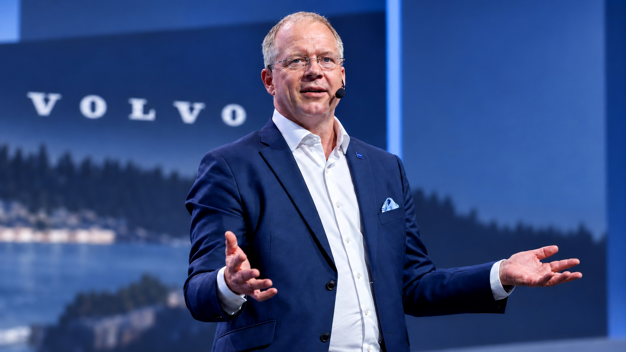 El CEO de Volvo Group advierte a Europa: "Apostar solo por los camiones eléctricos sería sumamente peligroso"
