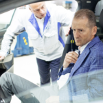 El ex CEO de Volkswagen dice que "puedes ganar 1.000€ al año" con tu coche eléctrico y por eso venderá su Ferrari a gasolina