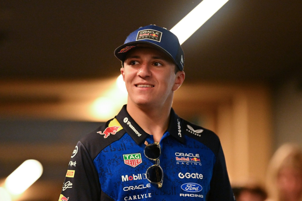 Oficial: Red Bull renueva a Hadjar para 2027 y mantiene su pareja con Verstappen #F1 #FVDigital