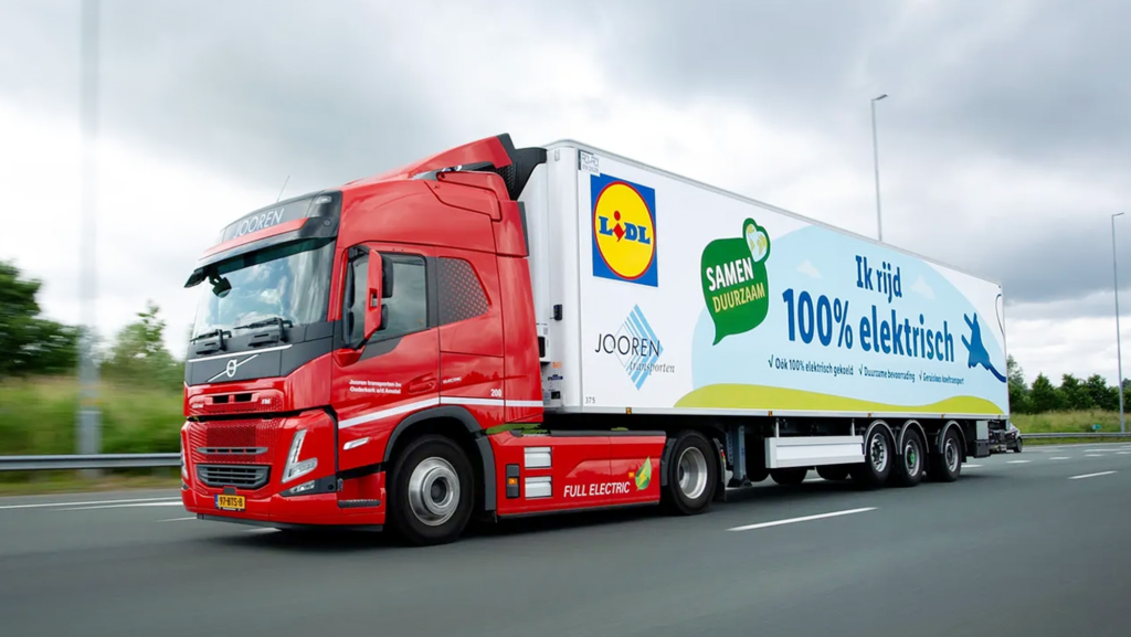 De 474.000 a 832.000 km: LIDL amplía un 76% los recorridos de sus camiones eléctricos porque "ya son competitivos frente al diésel"