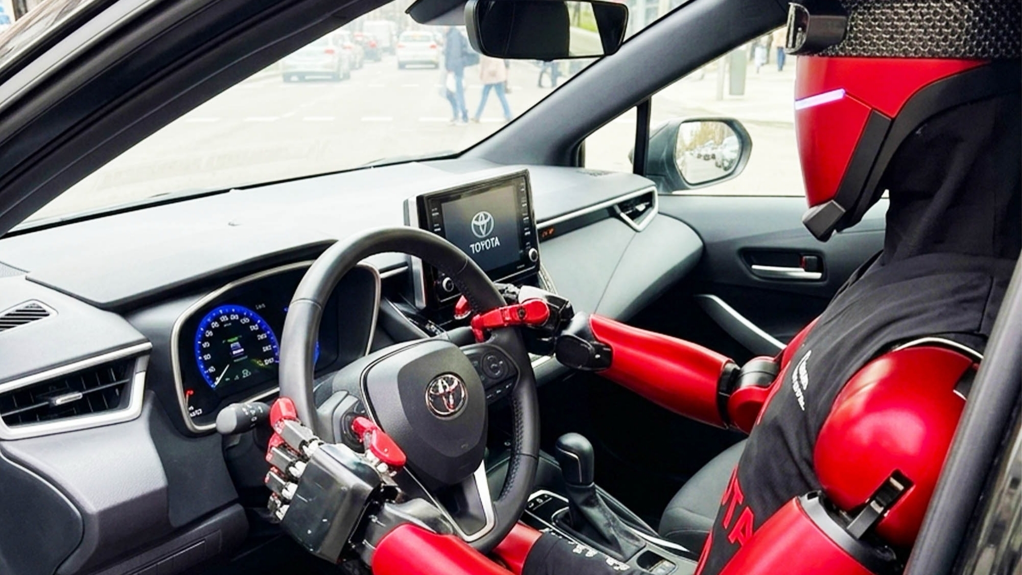 5.600.000.000 € al año: Toyota recluta un ejército de 400.000 trabajadores para sus fábricas capaces de trabajar día y noche