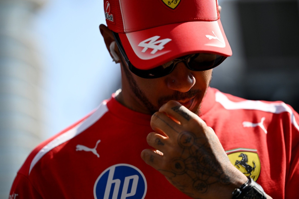 Hamilton pide cambiar una regla de la FIA tras su susto en Bakú: «Tenía 500 CV menos» #F1 #FVDigital