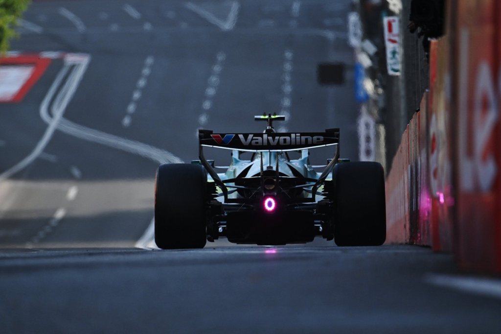 Aston Martin y Honda tocan fondo en Bakú: Alonso, más lento en recta que los F2 #F1 #FVDigital