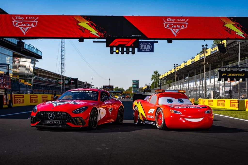 El Safety Car de la F1 en Monza rinde homenaje a Cars, ¡con Rayo McQueen presente! #F1 #FVDigital