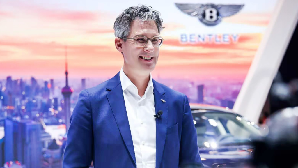 Tras descartar la plena electrificación, Frank-Steffan Walliser, CEO de Bentley, confirma la apuesta por la "flexibilidad mecánica"