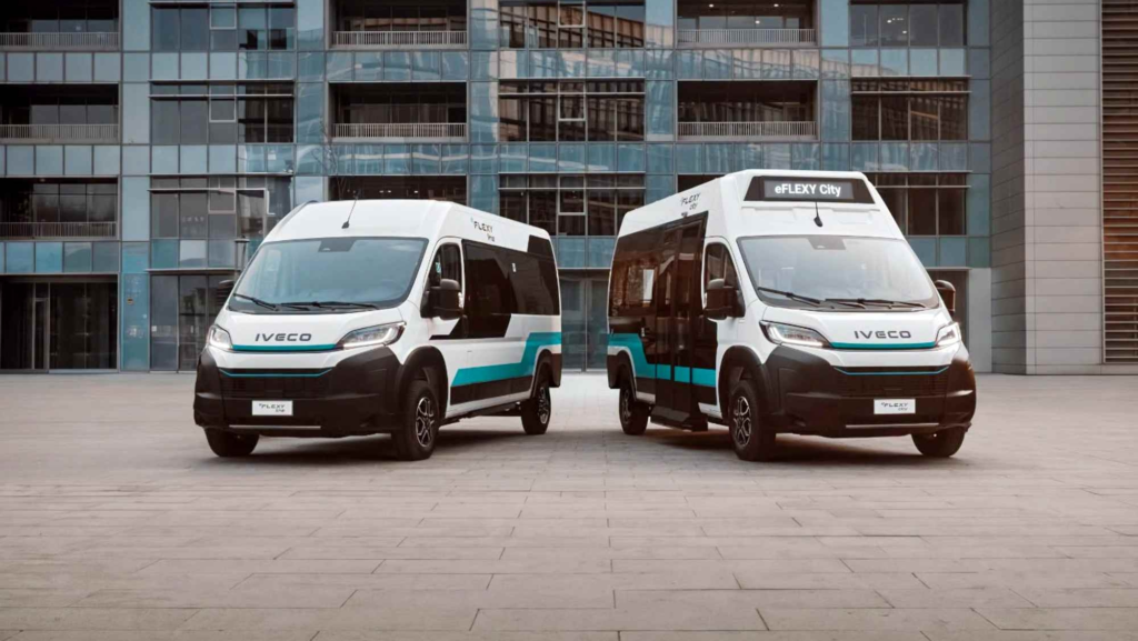 275 CV, 300 km de autonomía y hasta 17 pasajeros: así es el Iveco eFLEXY
