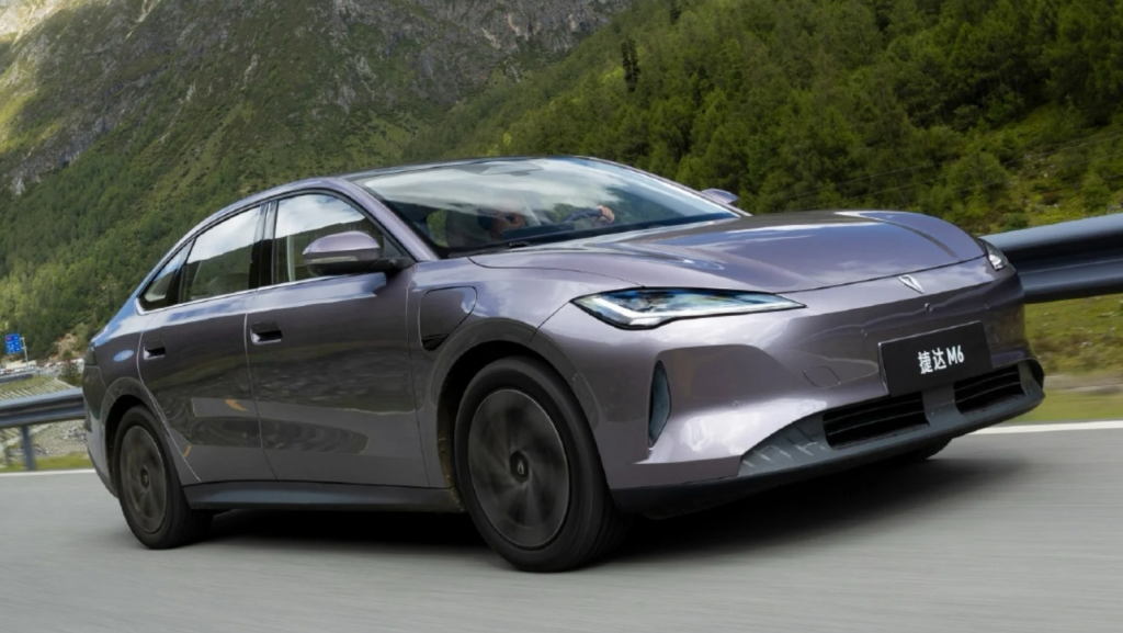 El mítico Volkswgen Jetta vuelve a la vida como un coche eléctrico de 4,8 metros y 555 km de autonomía por 10.500 €