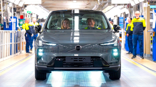 Ya tiene 11 meses de espera: con 810 km este SUV eléctrico de Volvo pone contra las cuerdas al BMW iX3
