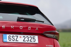 El primer híbrido no enchufable de Skoda: hasta 170 CV, con opción a carrocería familiar, y disponible en unos pocos meses