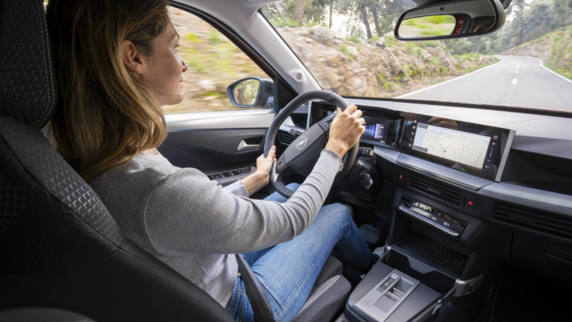 Este SUV eléctrico de Opel ofrece espacio para toda la familia: hasta 405 km de autonomía por 169 € al mes