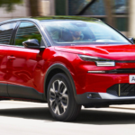 Este coche eléctrico reúne en una confortable berlina un diseño funcional, 426 km de autonomía y un maletero de casi 500 litros