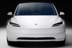 Nueva tapicería, llantas y pantalla más grande, pero con el mismo precio: Tesla actualiza el coche más vendido de España