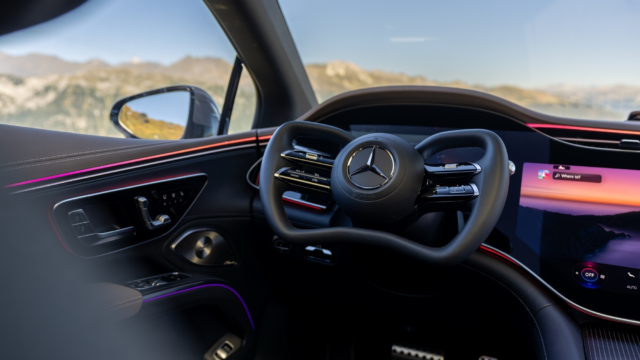 La dirección más moderna del mundo cuesta 2.975 €, la monta un coche eléctrico de Mercedes y le falta medio volante