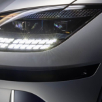 La DGT advierte a quienes nunca tocan las luces del coche: si el modo automático falla, la multa te la llevas tú