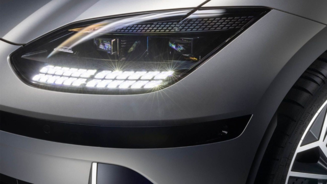 La DGT advierte a quienes nunca tocan las luces del coche: si el modo automático falla, la multa te la llevas tú