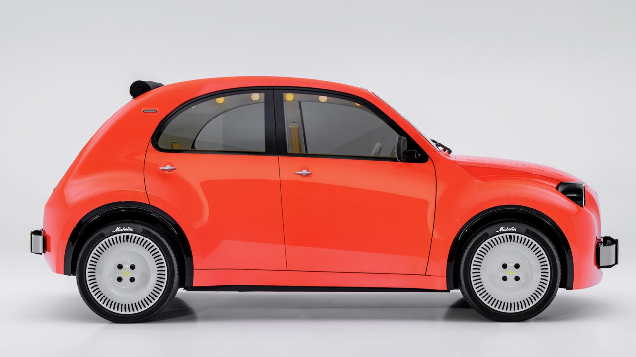 El mítico Citroën 2 CV vuelve a la vida como coche eléctrico, por unos 15.000 euros y llegará en 2028 fabricado en Europa
