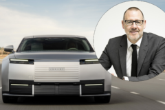 El CEO de Jaguar, Rawdon Glover, aclara la nueva estrategia: "El éxito se medirá en decenas de miles de coches vendidos cada año"
