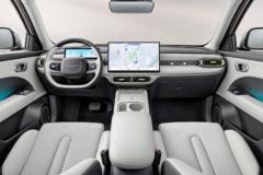375 litros de maletero, 4,2 metros y 400 km de autonomía: el primer coche eléctrico de EBRO empieza a asomar la patita