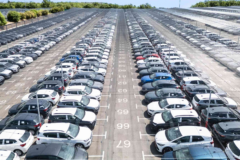 Europa perderá más de 200.000.000 de coches de combustión antes de 2050, pero la transición eléctrica irá a dos velocidades