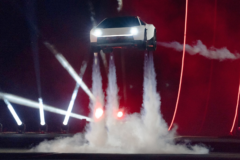 La locura de Tesla va más allá de 'poder volar': tendrás que pagar hasta 250.000€ en 10 días si quieres tener uno en tu garaje