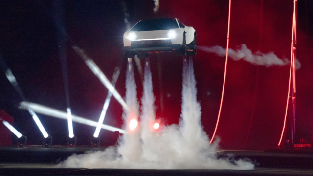 La locura de Tesla va más allá de 'poder volar': tendrás que pagar hasta 250.000€ en 10 días si quieres tener uno en tu garaje