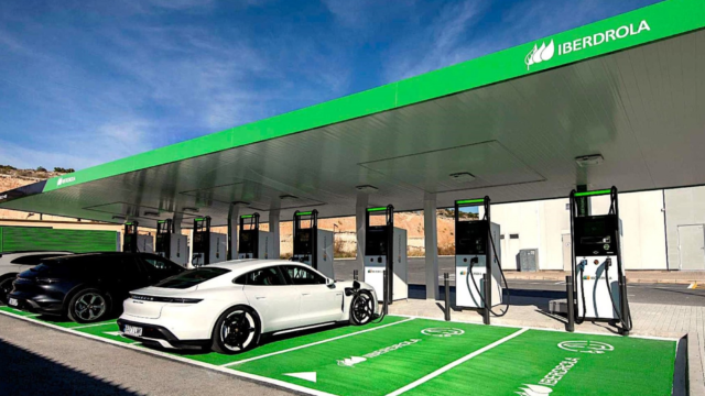 A un ritmo de 2.300 al mes: Iberdrola, a punto de superar una cifra histórica en cargadores para coches eléctricos en España