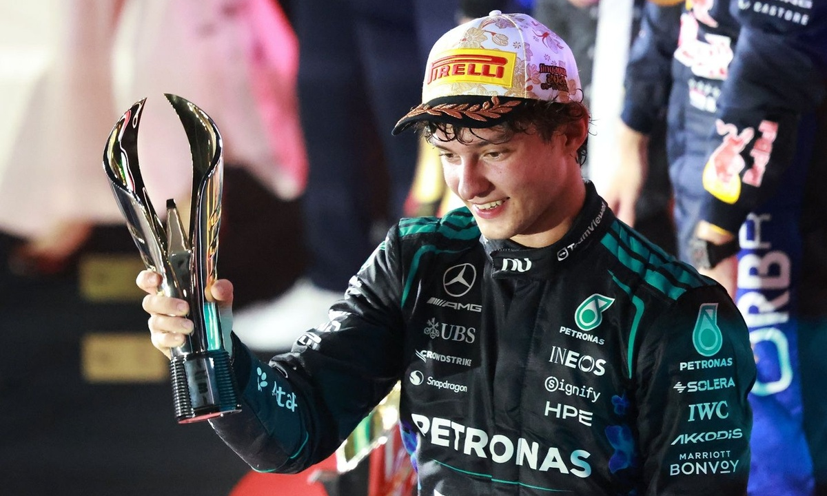 Mercedes estrenó en Singapur un nuevo mono para ayudar a Russell y Antonelli con el calor #F1 #FVDigital