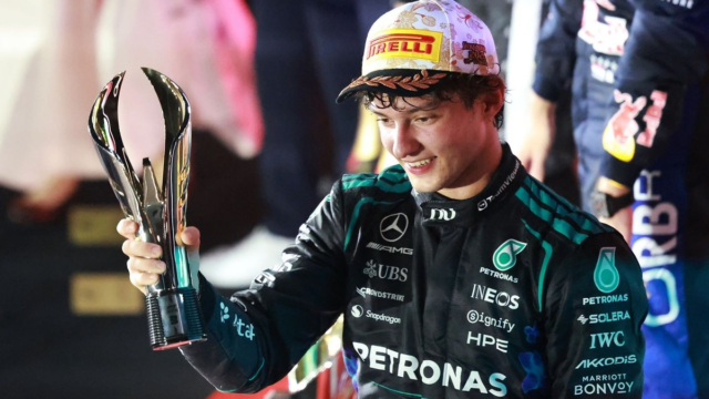 Mercedes estrenó en Singapur un nuevo mono para ayudar a Russell y Antonelli con el calor #F1 #FVDigital