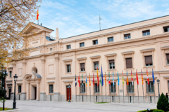 El Senado abre la puerta del garaje al coche eléctrico: una reforma de más de 1.000.000 de euros que no se limita solo a cargadores